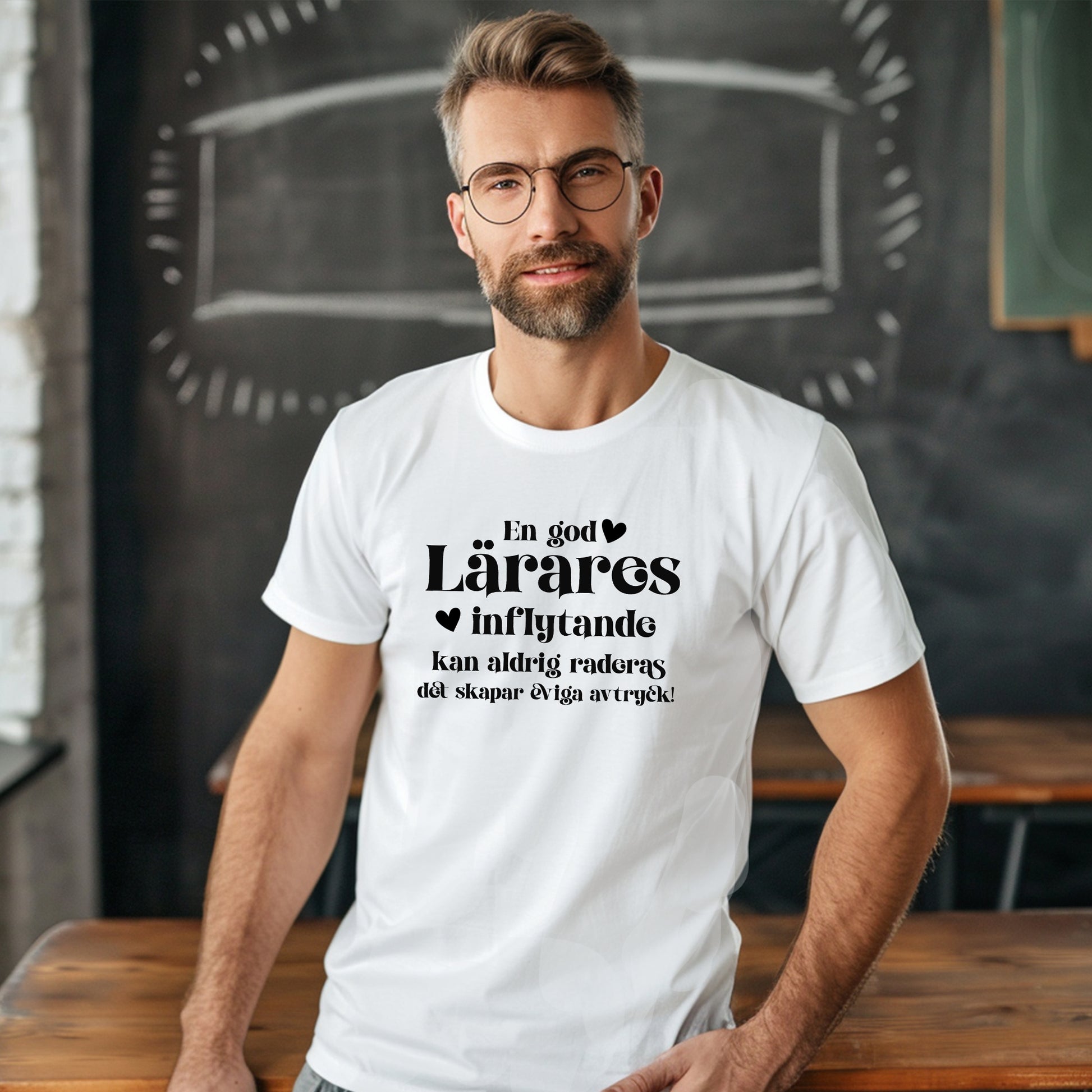 En god Lärares inflytande - T-shirt Lärare-Lovely Text