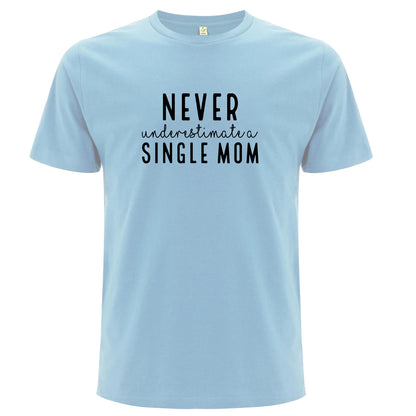 Underskatta aldrig en Ensamstående Mamma T-shirt-Lovely Text