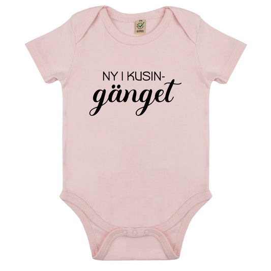 Ny i kusingänget – Babybody i 100 % ekologisk bomull