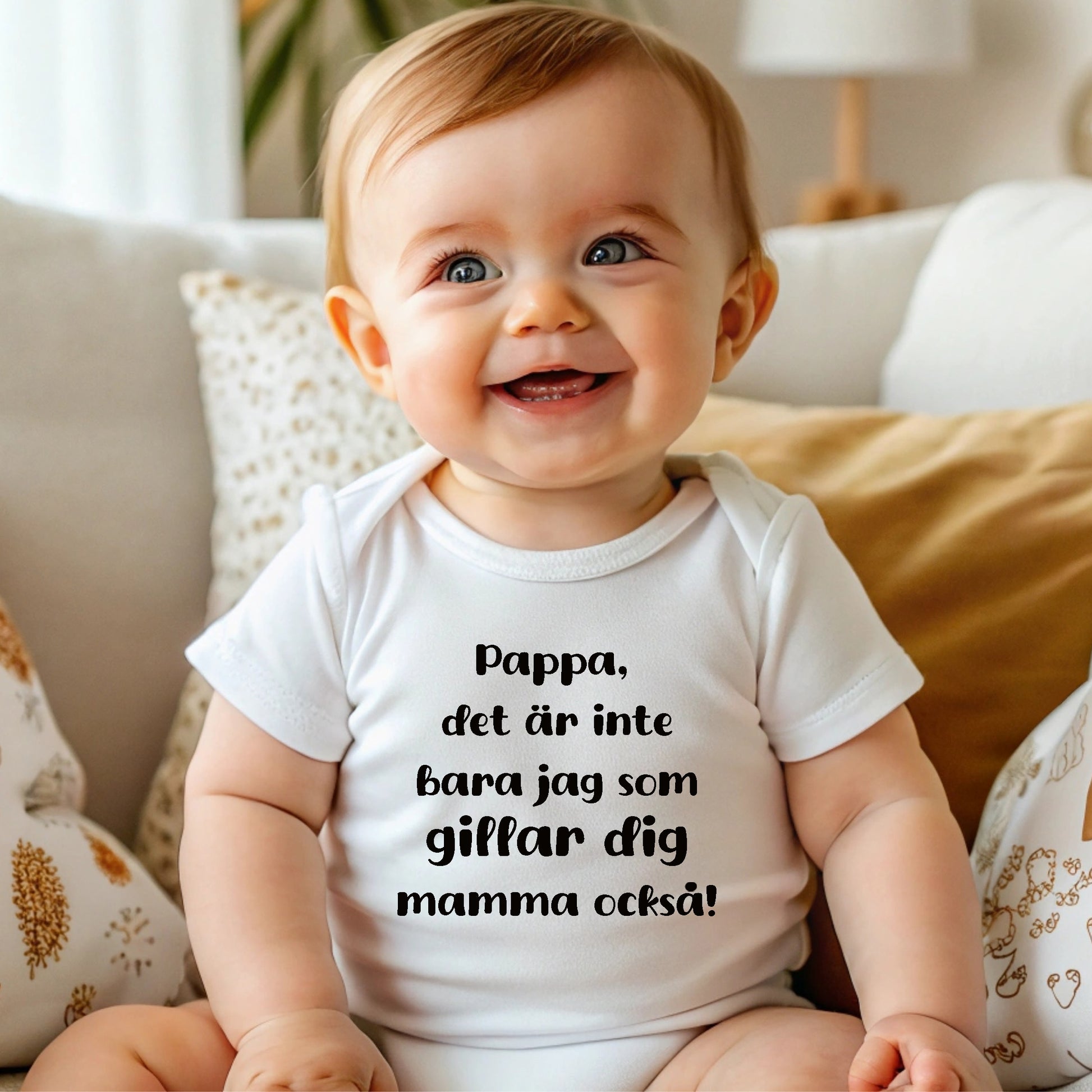 Babybody med kärlekshälsning – från mamma eller pappa-Lovely Text