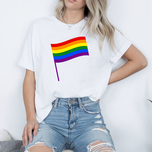 Pride T-shirt med flagga – Klassisk design (Unisex)-Lovely Text